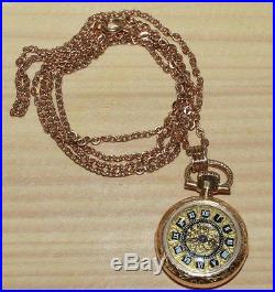 Ancienne montre pendentif Kody en or 18 carats avec chaine en or