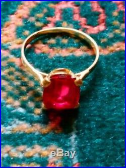 Bague ancienne en or 18 carats avec un magnifique rubis, taille 53