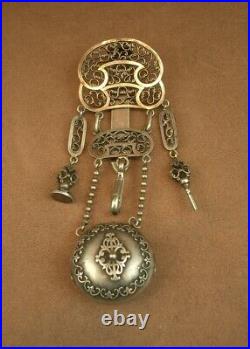 Belle Chatelaine Ancienne En Metal Argente Porte Montre A Gousset Sceau Et Cle