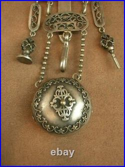 Belle Chatelaine Ancienne En Metal Argente Porte Montre A Gousset Sceau Et Cle