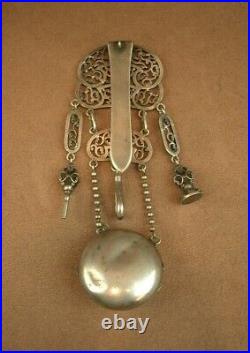 Belle Chatelaine Ancienne En Metal Argente Porte Montre A Gousset Sceau Et Cle