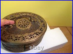 Boîte à bijoux à charnières en filigrane en laiton indien antique/vintage avec couvercle