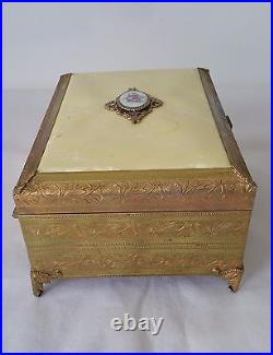 Boîte à bijoux musicaux antiques décorative or doré métal design floral suisse