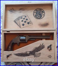 Coffret en bois, collection, pistolet ancien, montres, bijoux, couteaux, bois