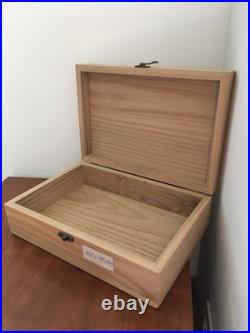 Coffret en bois, collection, pistolet ancien, montres, bijoux, couteaux, bois