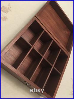 Coffret en bois, collection, pistolet ancien, montres, bijoux, couteaux, bois