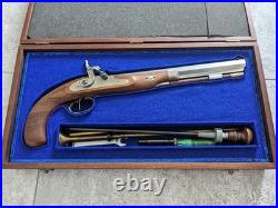 Coffret en bois, collection, pistolet ancien, montres, bijoux, couteaux, bois