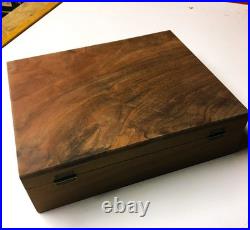 Coffret en bois, collection, pistolet ancien, montres, bijoux, couteaux, bois