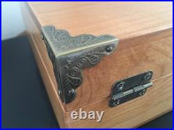 Coffret en bois, collection, pistolet ancien, montres, bijoux, couteaux, bois