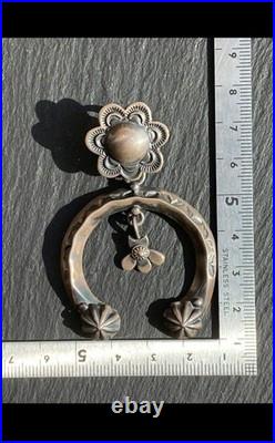 Collier Navajo Delbert Gordon style ancien timbre bijoux utilisé du Japon