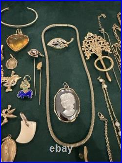 Lot De Bijoux Fantaisie Et Montres Plaque Or Ancien Et Récents Bon État Général