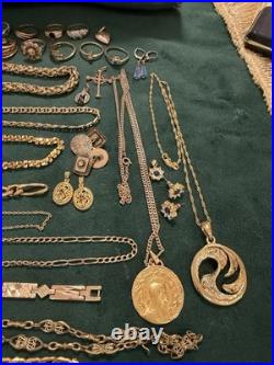 Lot De Bijoux Fantaisie Et Montres Plaque Or Ancien Et Récents Bon État Général