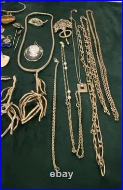 Lot De Bijoux Fantaisie Et Montres Plaque Or Ancien Et Récents Bon État Général