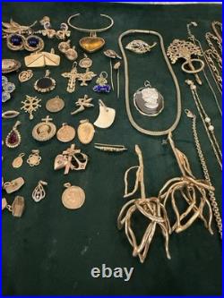 Lot De Bijoux Fantaisie Et Montres Plaque Or Ancien Et Récents Bon État Général