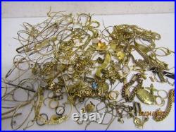 Lot de bijoux ancien divers doré plaqué or ancien fantaisie montre 1.1 kilos