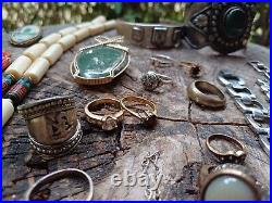 Lot de bijoux anciens et fantaisie montres, bracelets, broches, bagues, etc