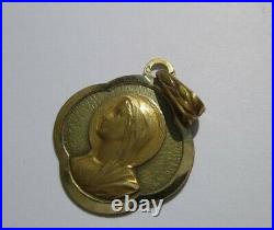 Médaille pendentif ancien trèfle porte bonheur Vierge or 18 carats French 750
