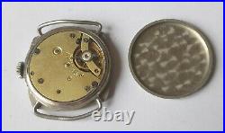 Montre-bracelet Militaire Britannique Vintage Antique Étui Coussin Style Trench