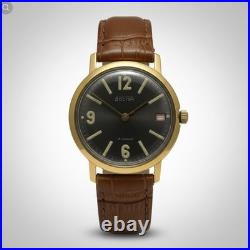 Montre mécanique ancienne URSS plaqué or 18 bijoux date style militaire 40 mm