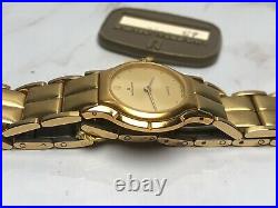 NEW OLD STOCK GOLD TONE FEMME UNIVERSAL GENEVE montre-bracelet