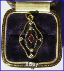 Pendentif ancien Art Déco rubis perles Or 18 carats french gold charm 750