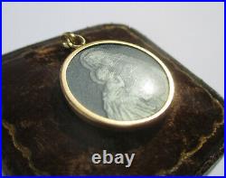 Pendentif médaille ancien émail Vierge à lEnfant guilloché or 18 carats 3,3g