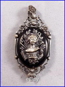 Superbe ancien pendentif medaillon reliquaire Napoléon III XIXeme