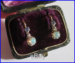 Superbes boucles doreilles dormeuses anciennes Opales saphirs Or 18 carats